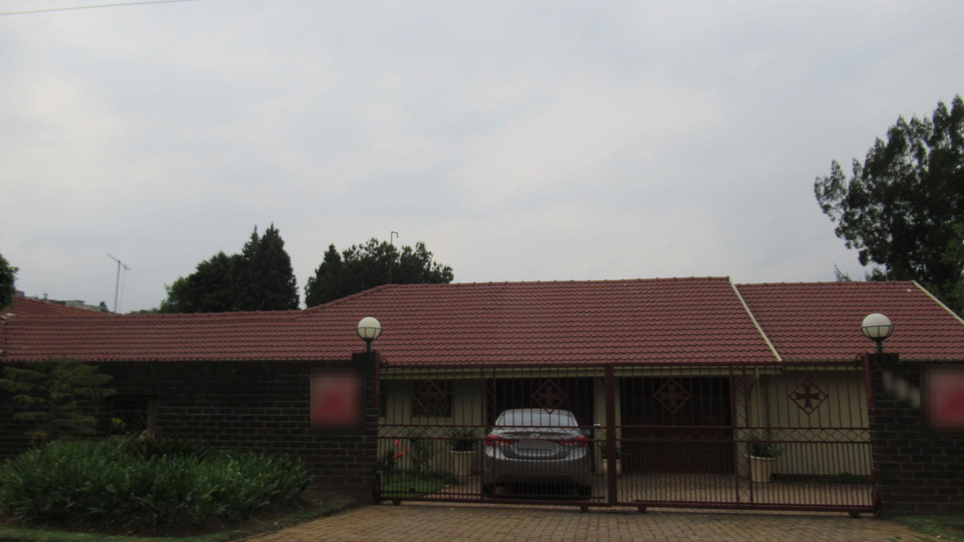 Front View of property in Mondeor