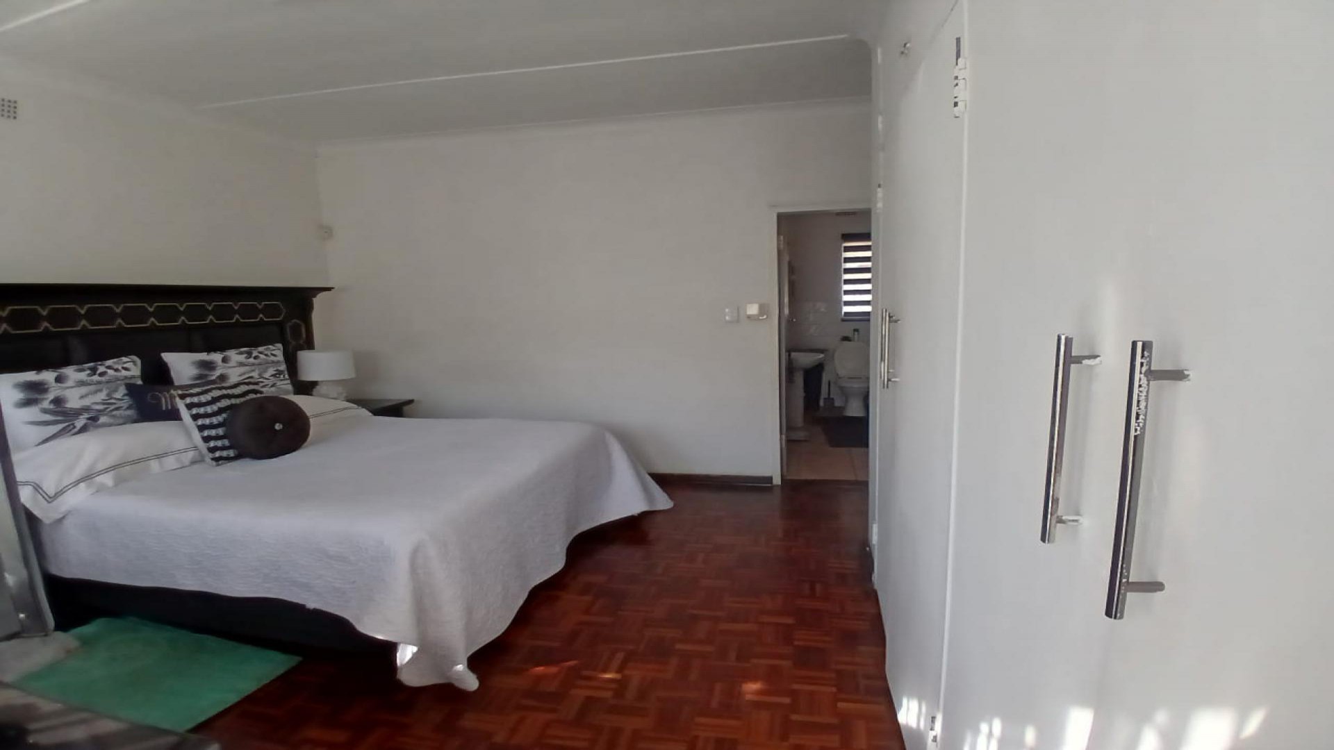 Bed Room 1 of property in Roodekop