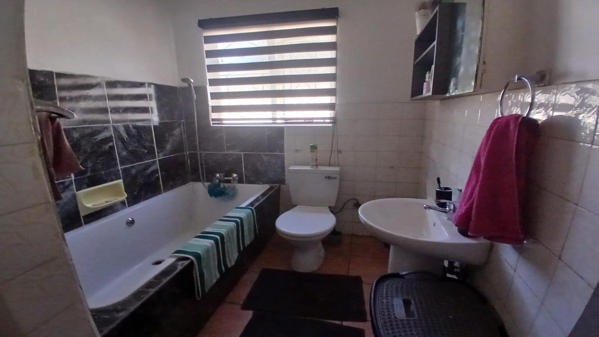 Bathroom 1 of property in Roodekop