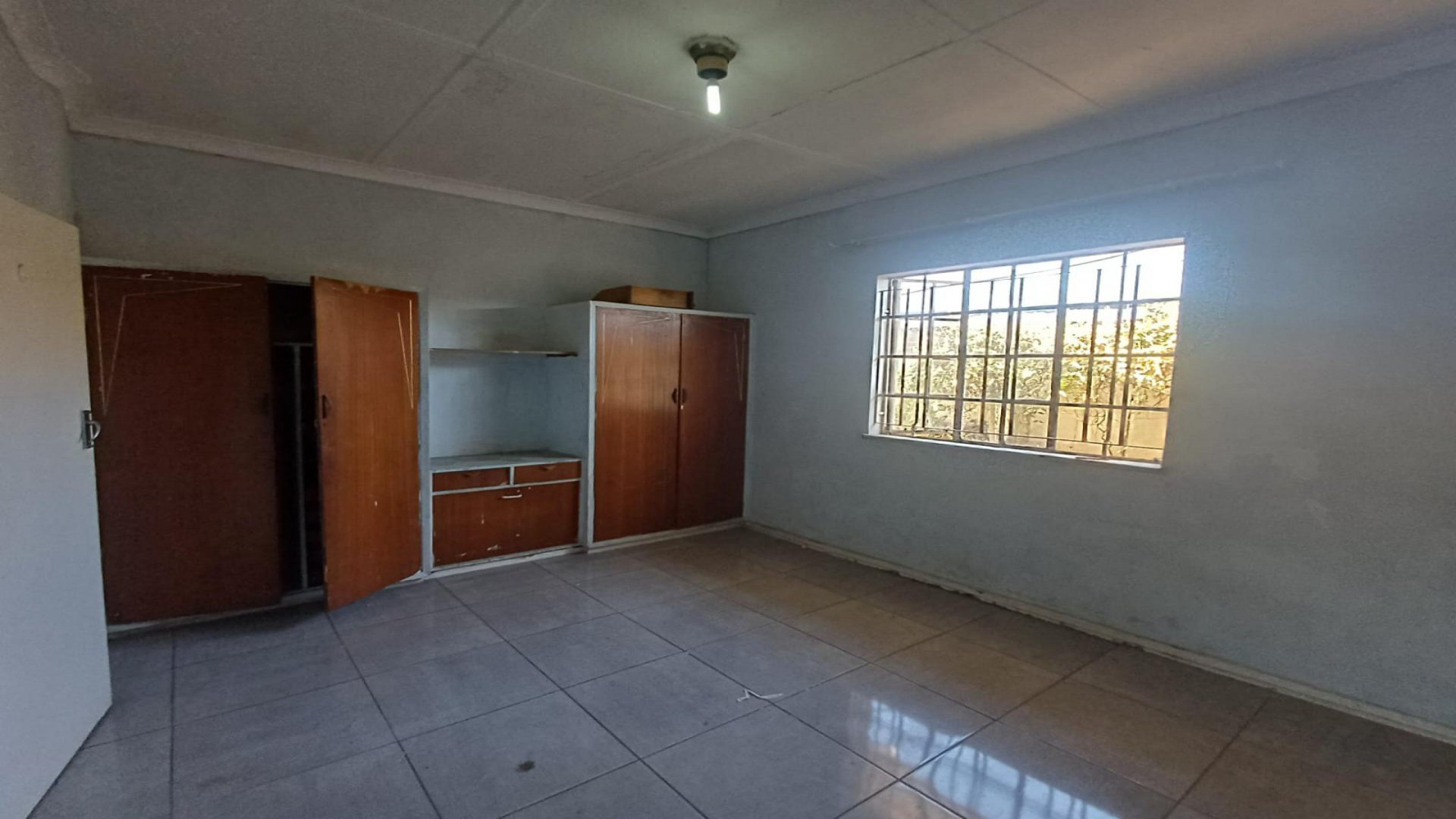 Bed Room 2 - 18 square meters of property in Kenilworth - JHB