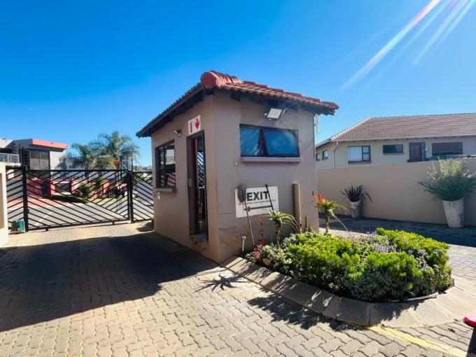 2 Bedroom Simplex for Sale For Sale in Meyersdal - MR715724