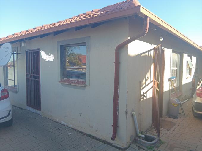 3 Bedroom House for Sale For Sale in Lotus Gardens - MR715777