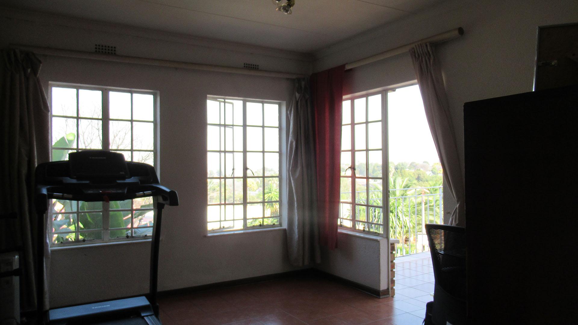 Study - 16 square meters of property in Mulbarton