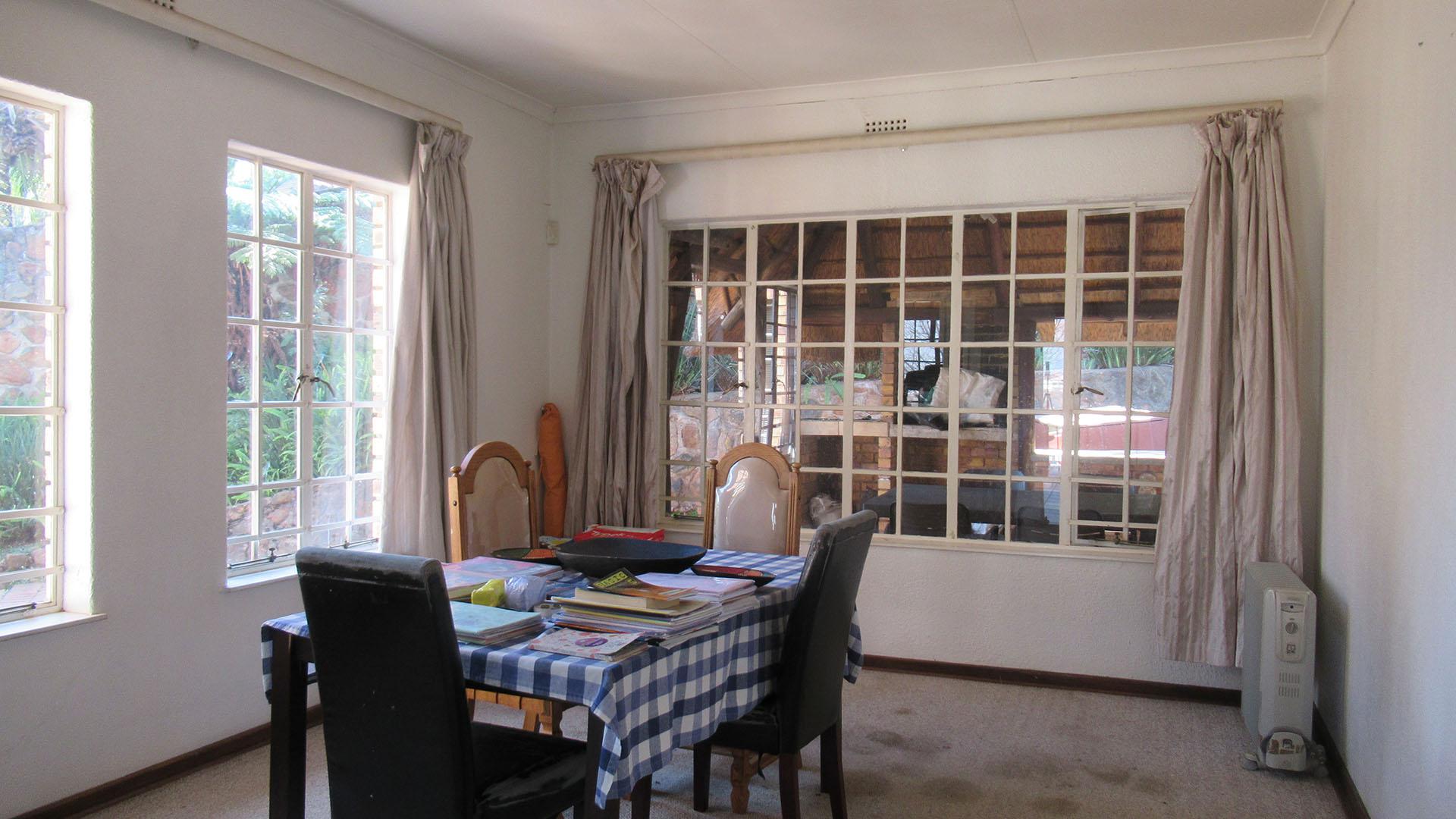 Dining Room - 17 square meters of property in Mulbarton