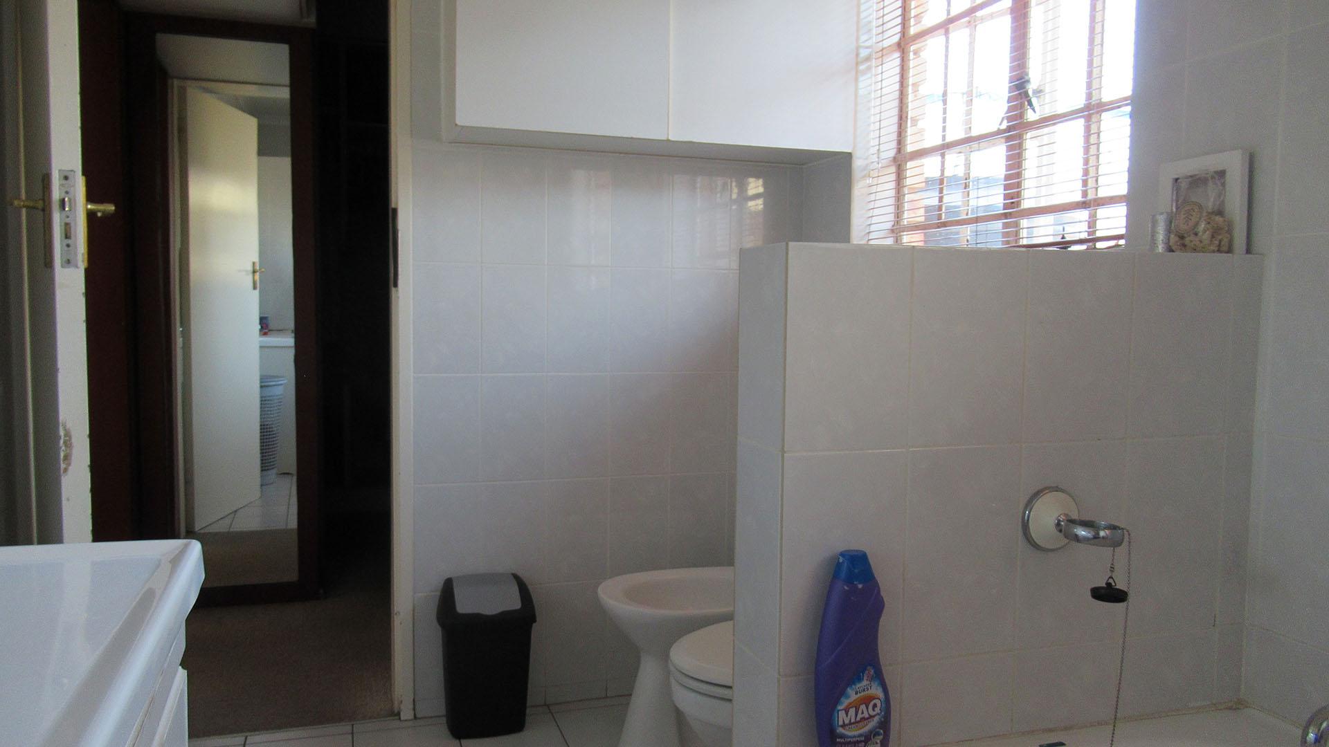 Main Bathroom - 8 square meters of property in Mulbarton
