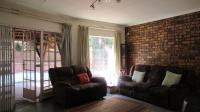 Lounges - 29 square meters of property in Mulbarton