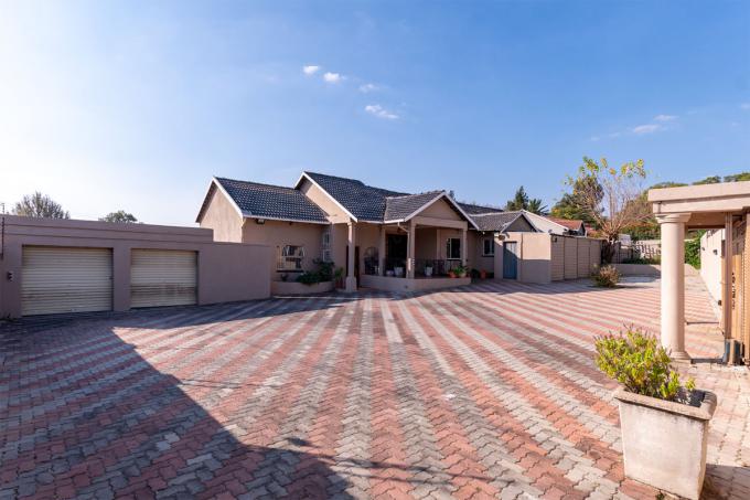 6 Bedroom House for Sale For Sale in Esther Park - MR715794