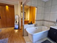  of property in Glenvista