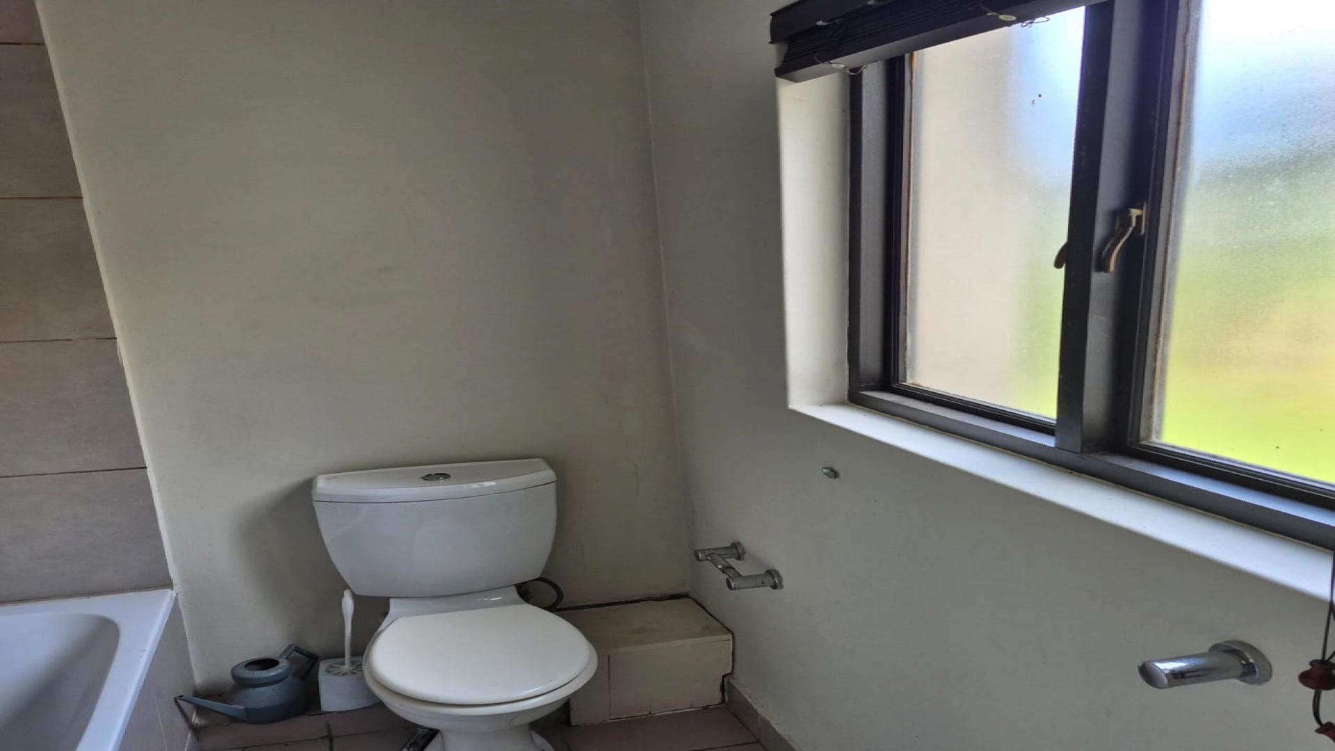 Bathroom 1 - 7 square meters of property in Sherwood