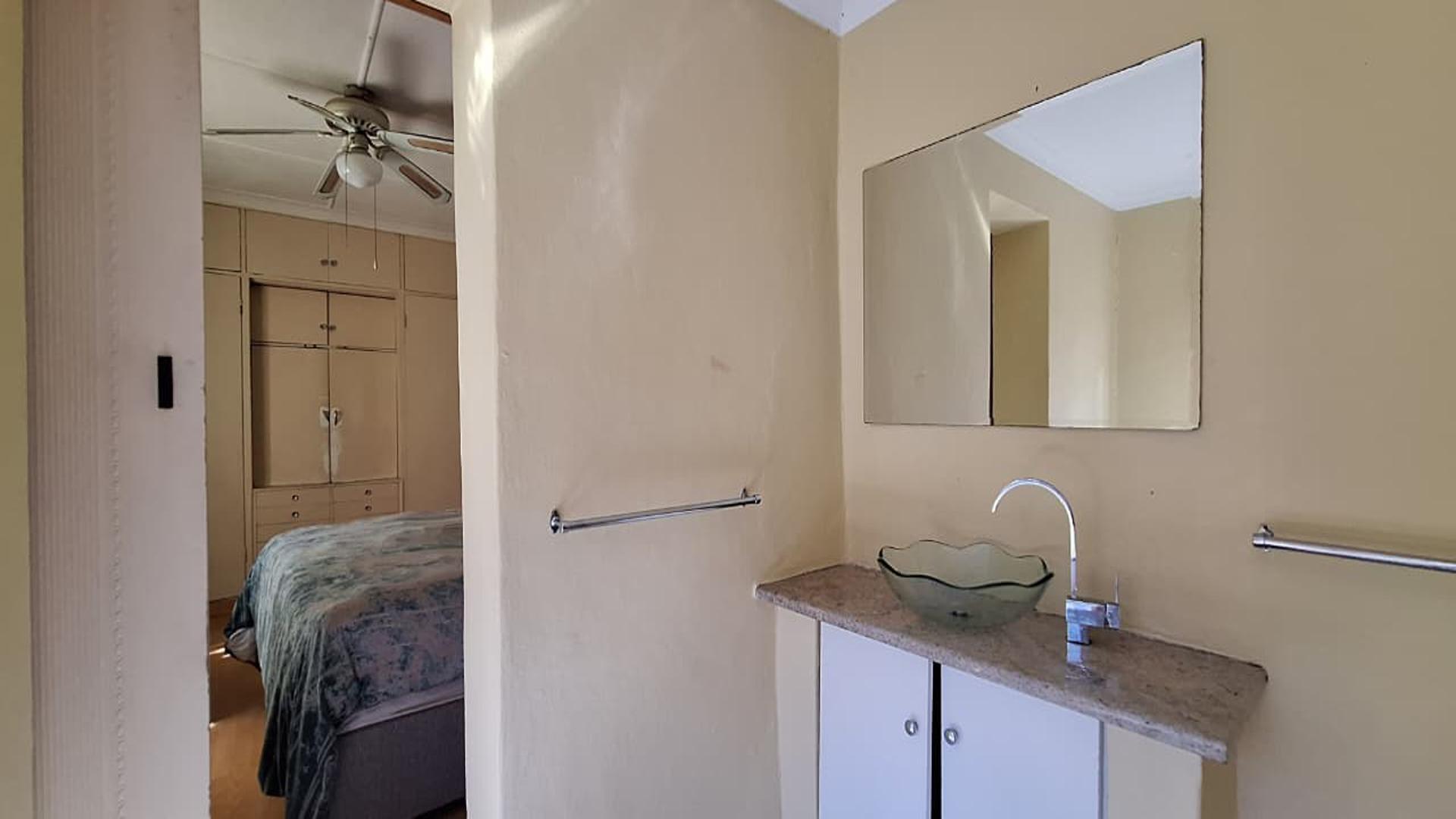 Main Bathroom - 13 square meters of property in Ferndale - JHB