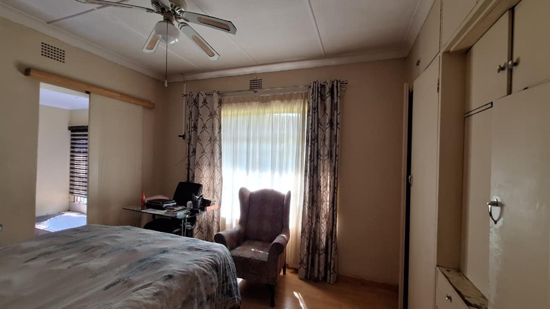 Main Bedroom - 15 square meters of property in Ferndale - JHB