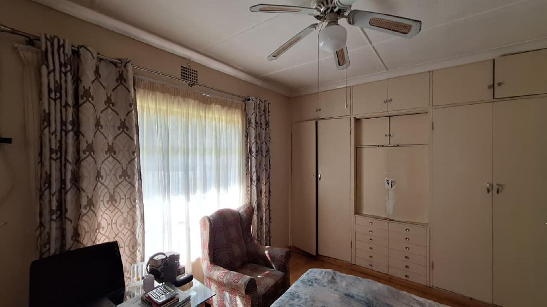 Main Bedroom - 15 square meters of property in Ferndale - JHB