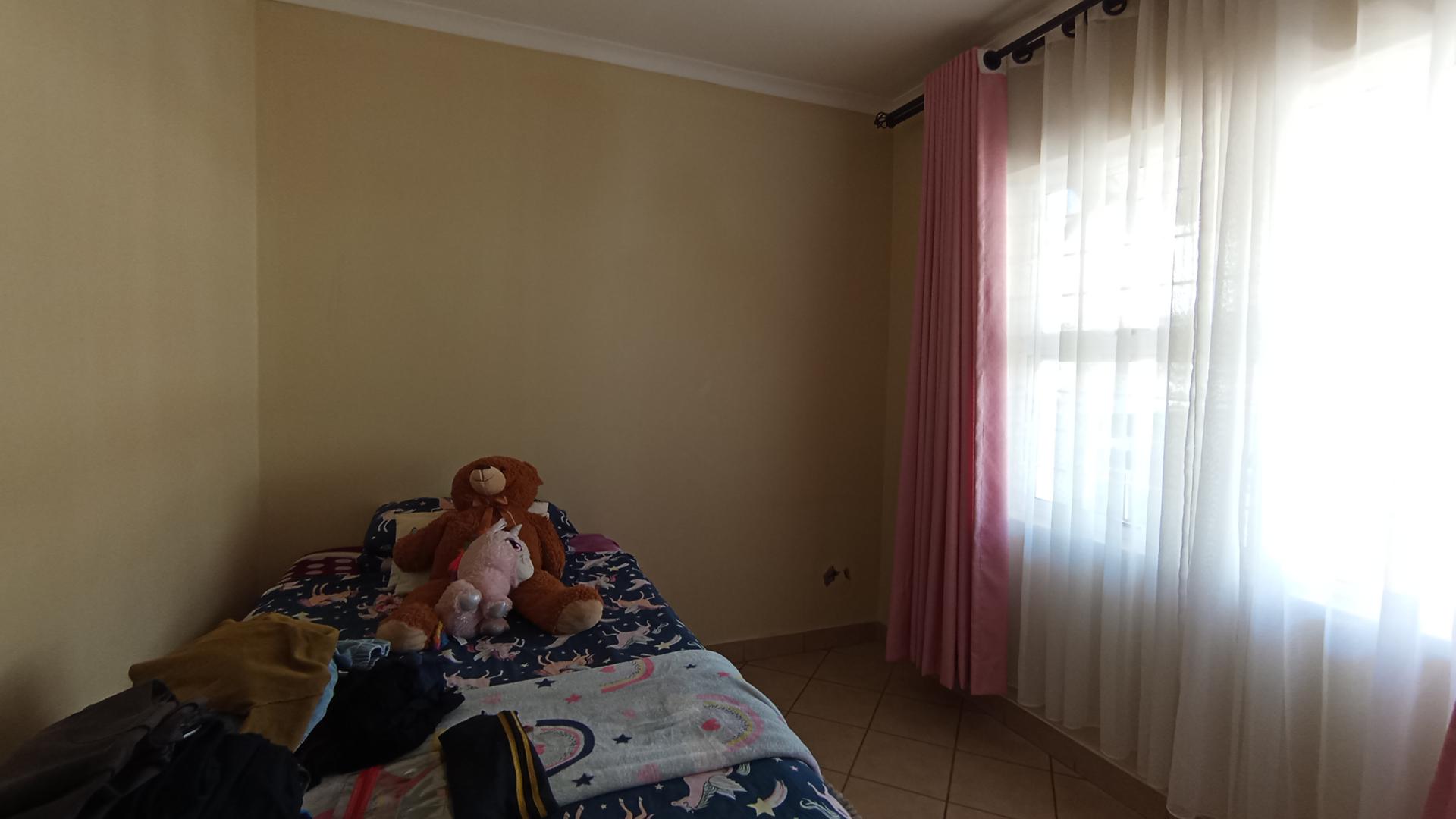 Bed Room 1 - 10 square meters of property in Annlin