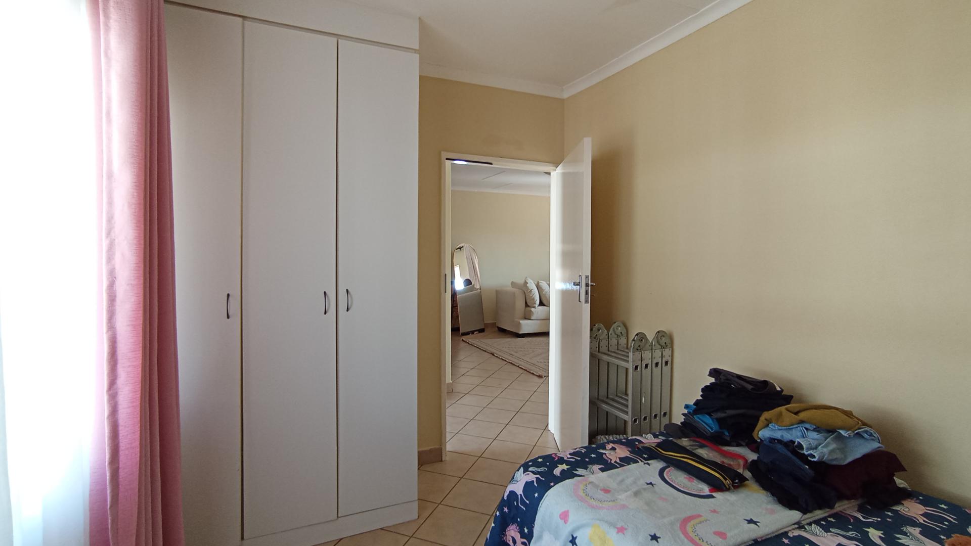 Bed Room 1 - 10 square meters of property in Annlin