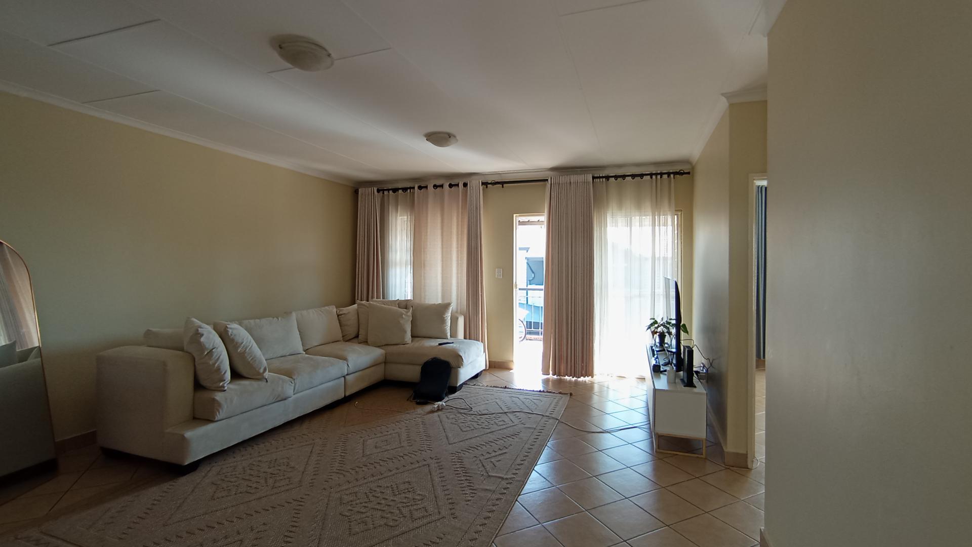 Lounges - 29 square meters of property in Annlin