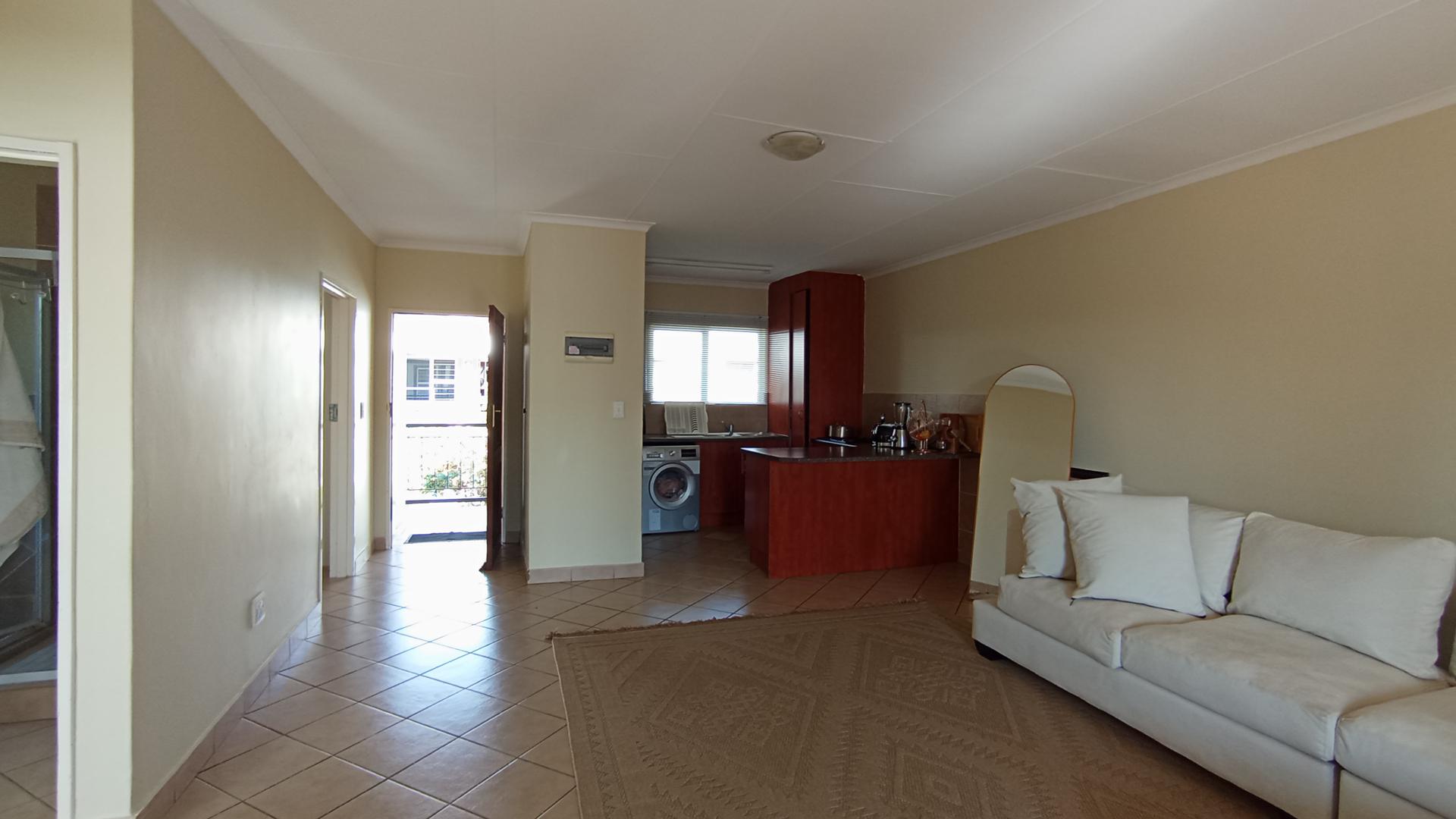 Lounges - 29 square meters of property in Annlin