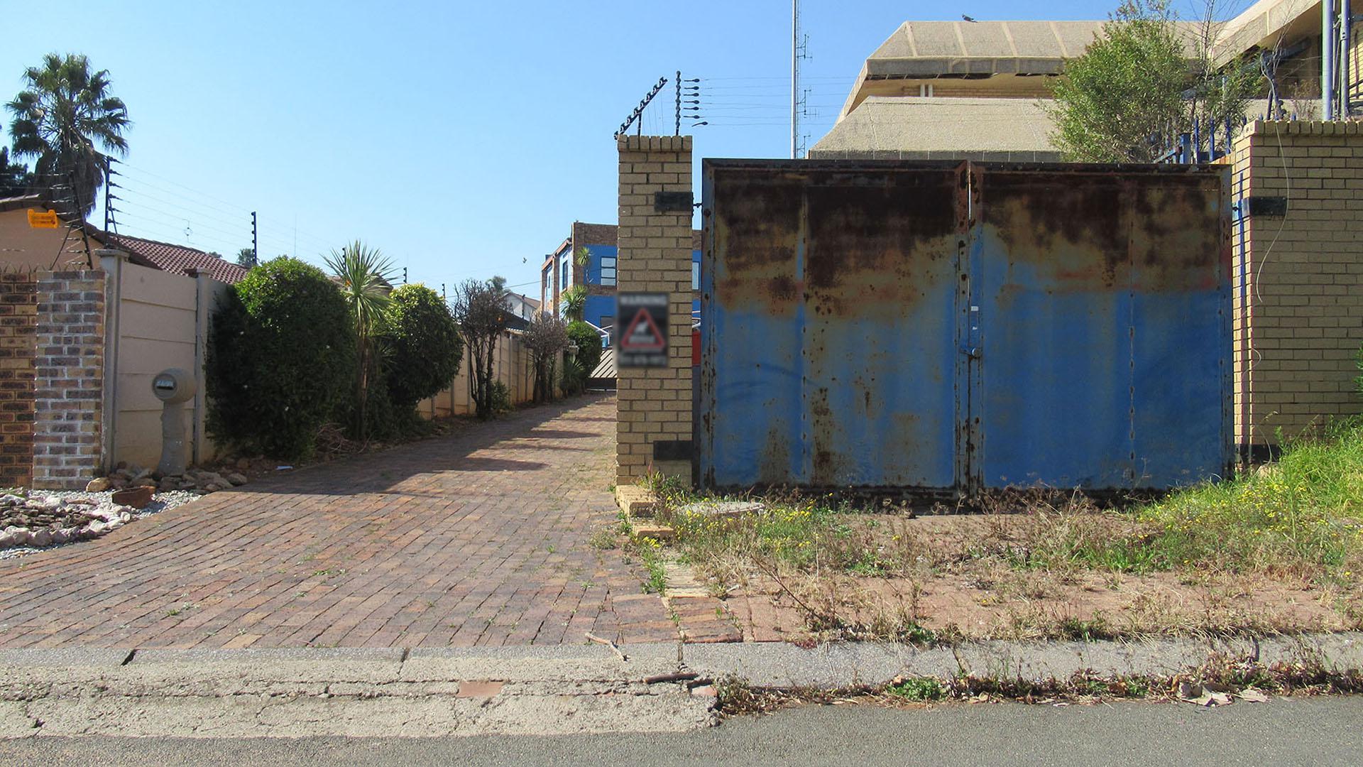 Front View of property in Helderkruin