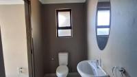 Bathroom 3+ of property in Helderkruin