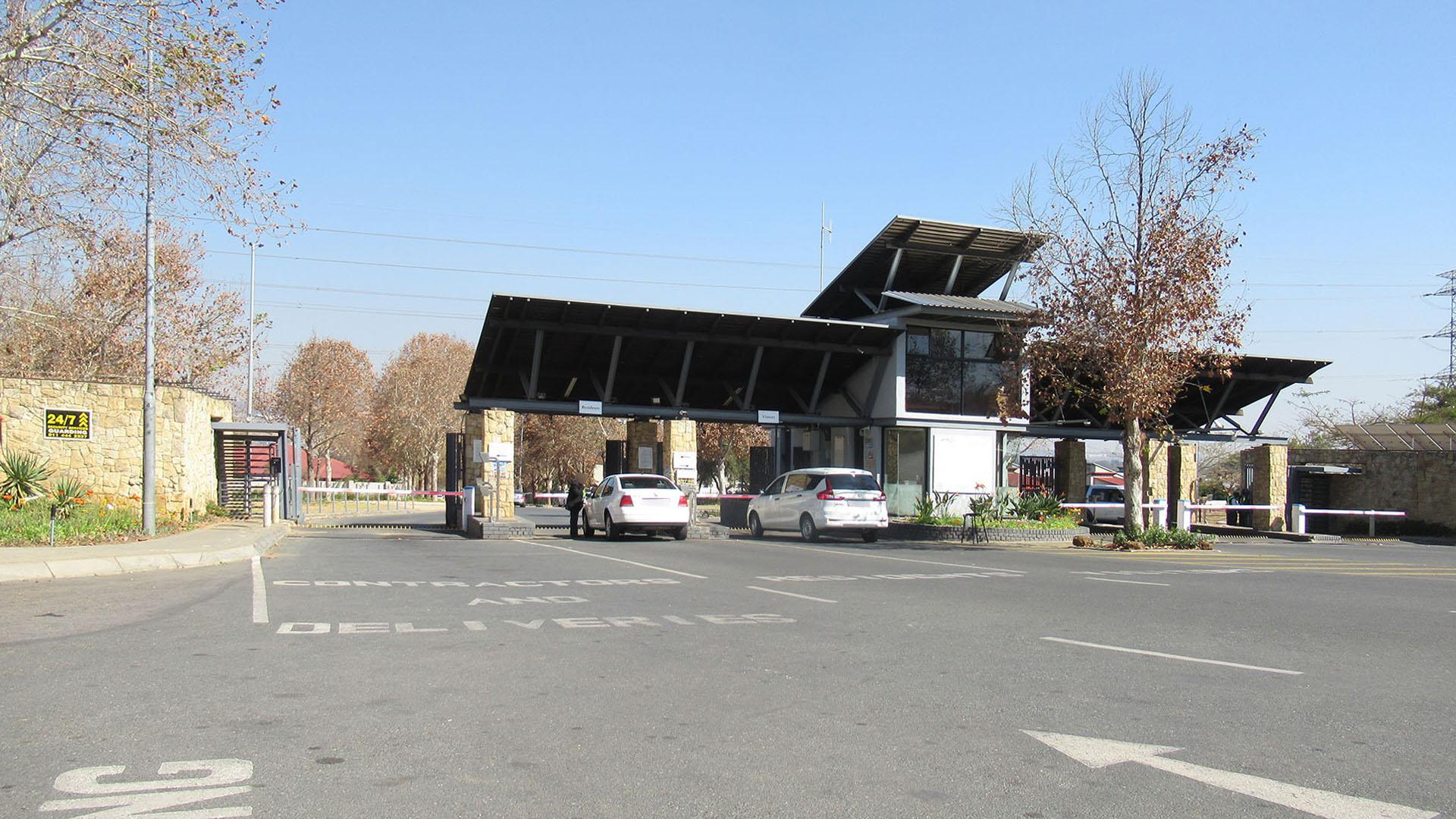 Front View of property in Maroeladal