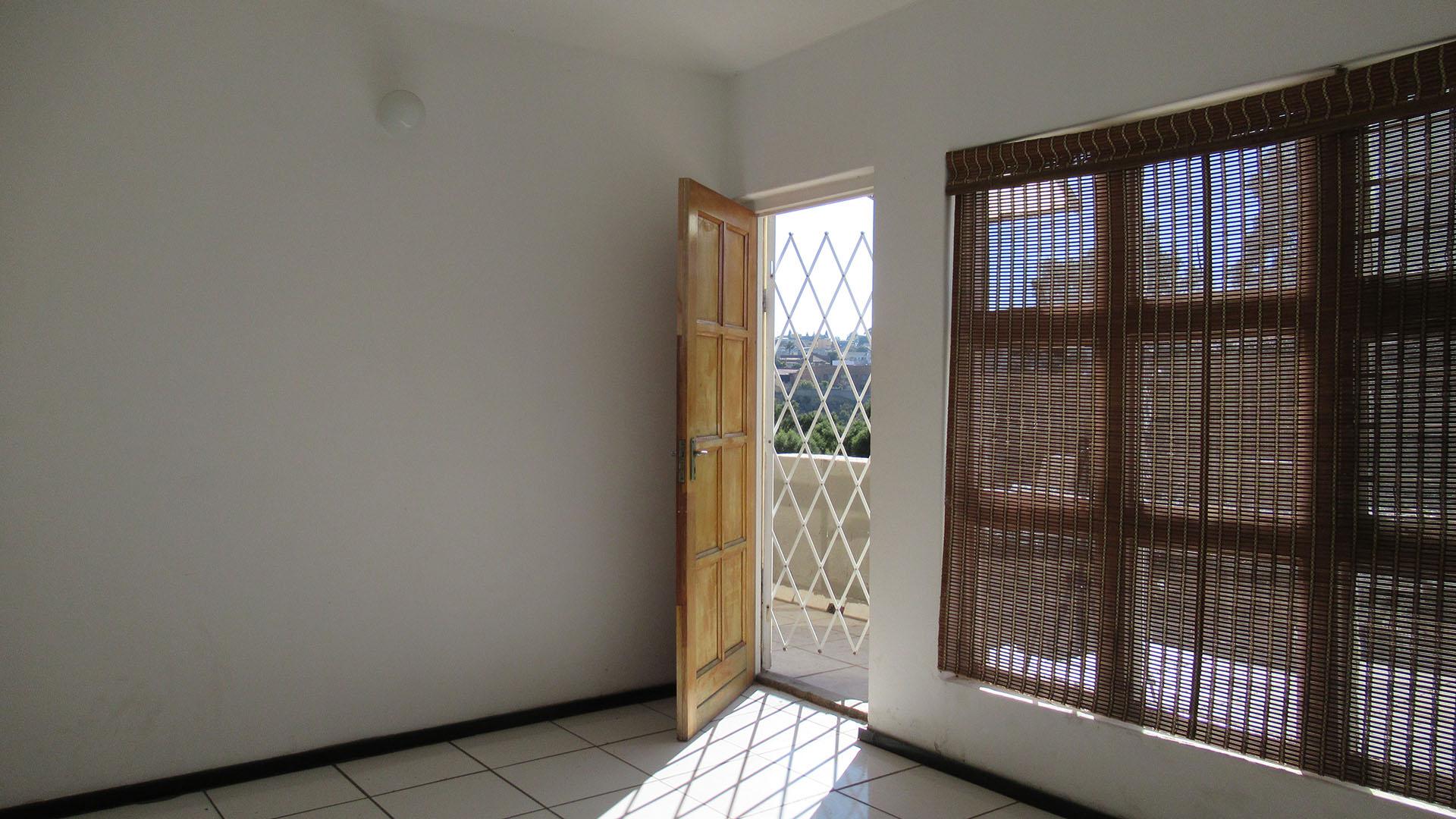 Lounges - 16 square meters of property in Winchester Hills