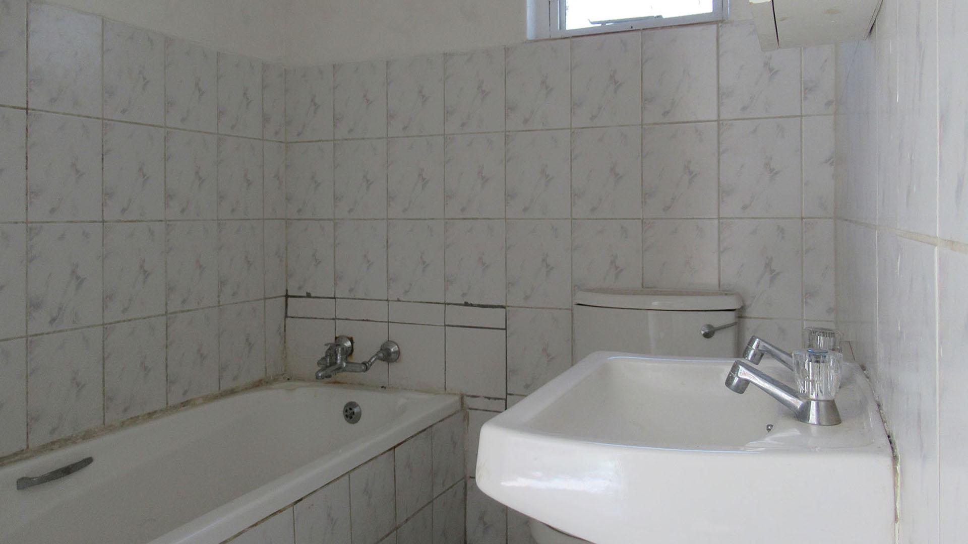 Bathroom 1 - 4 square meters of property in Winchester Hills