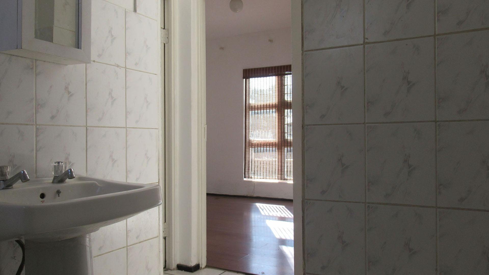 Bathroom 1 - 4 square meters of property in Winchester Hills