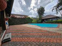 of property in Queensburgh