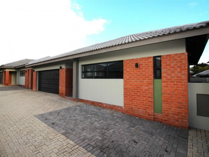 2 Bedroom Simplex for Sale For Sale in Langenhoven Park - MR715920