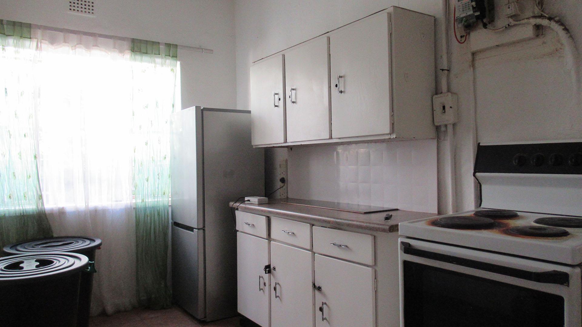 Kitchen - 12 square meters of property in Brixton