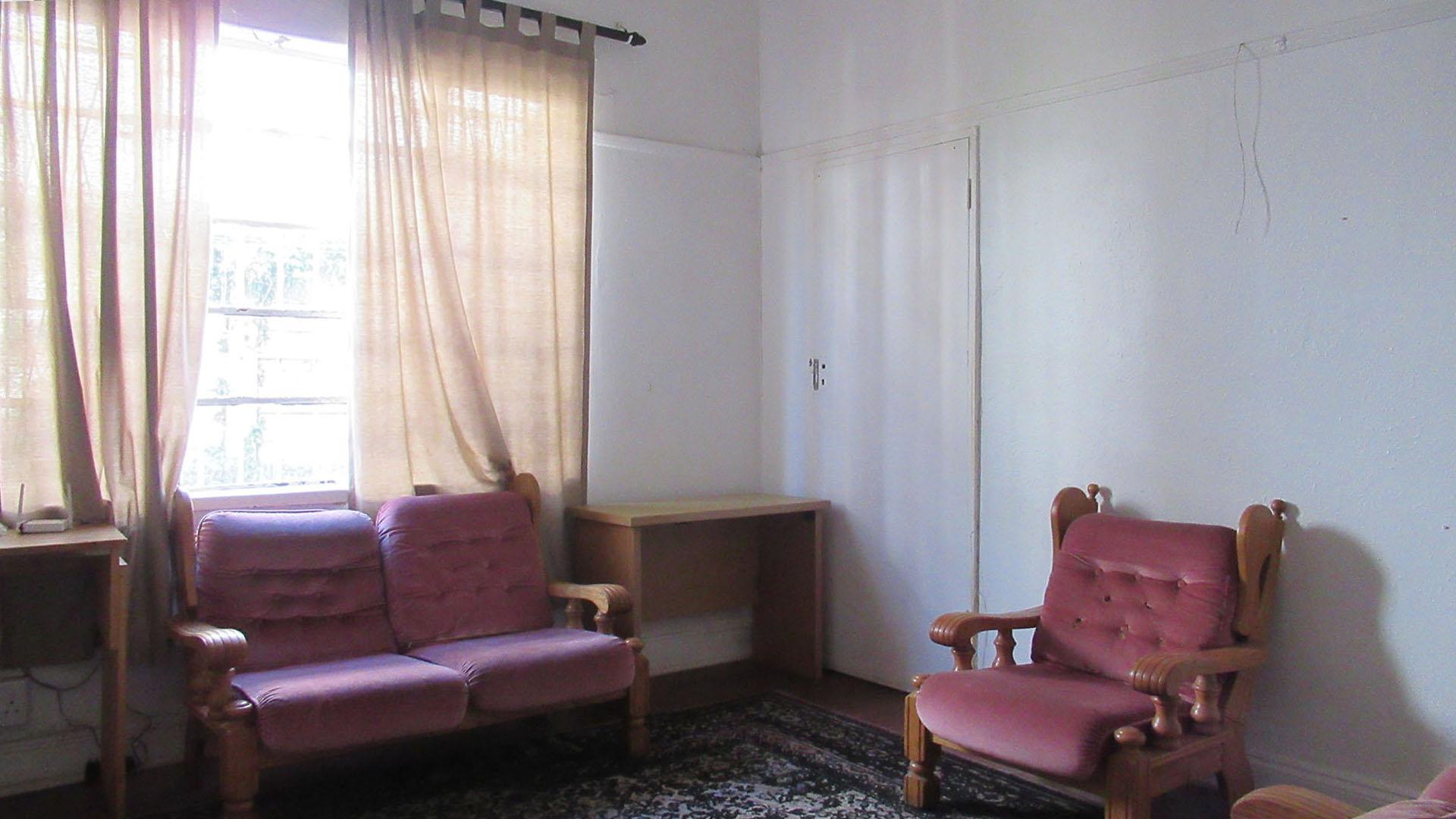 Lounges - 19 square meters of property in Brixton