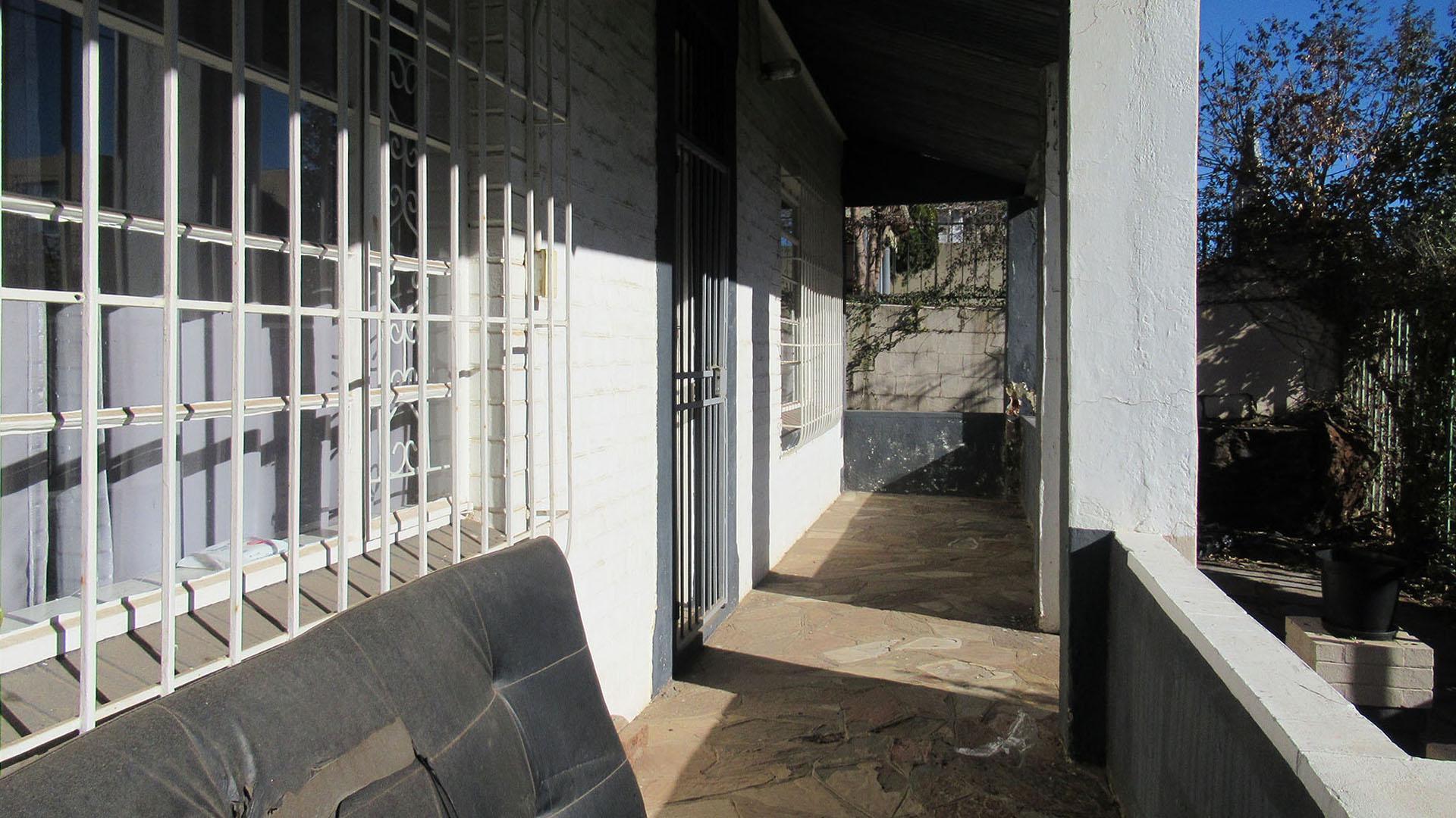 Patio - 20 square meters of property in Brixton