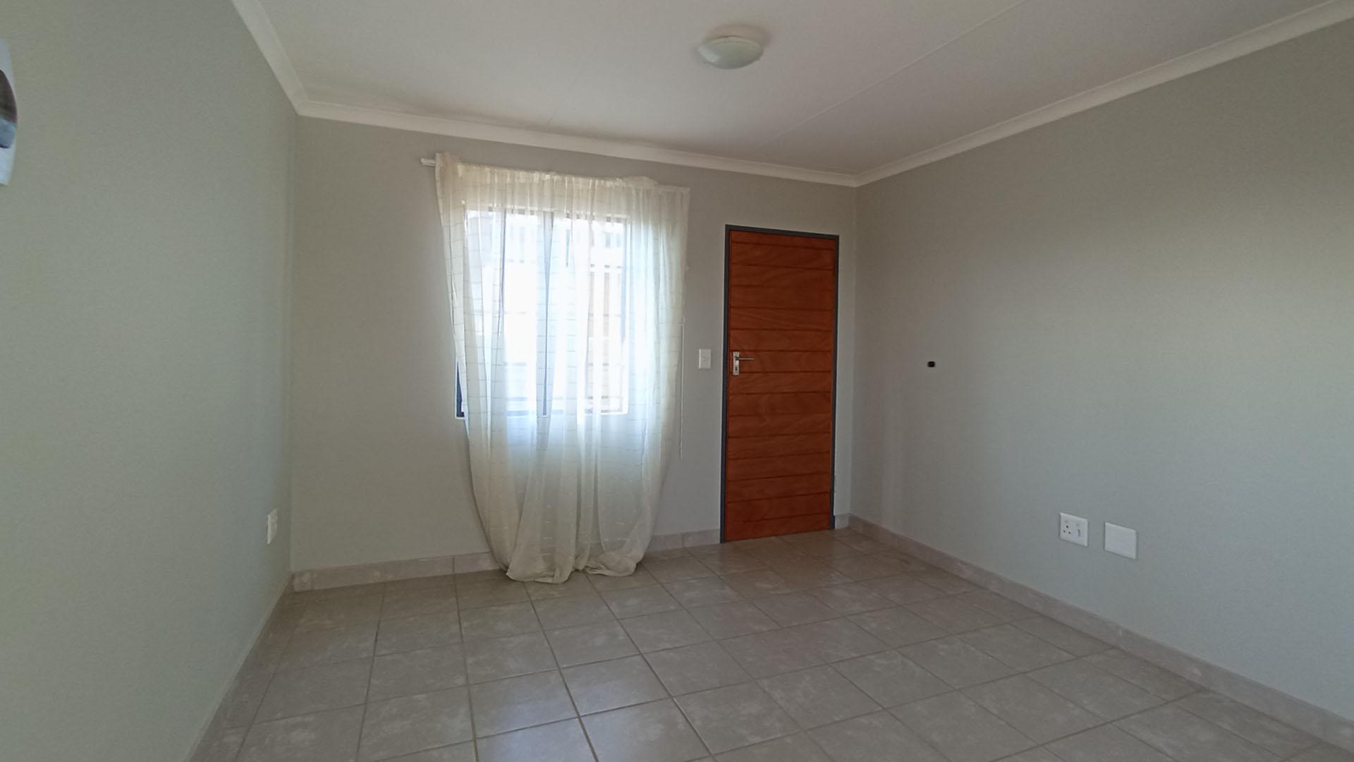 Lounges - 15 square meters of property in Glenway Estate
