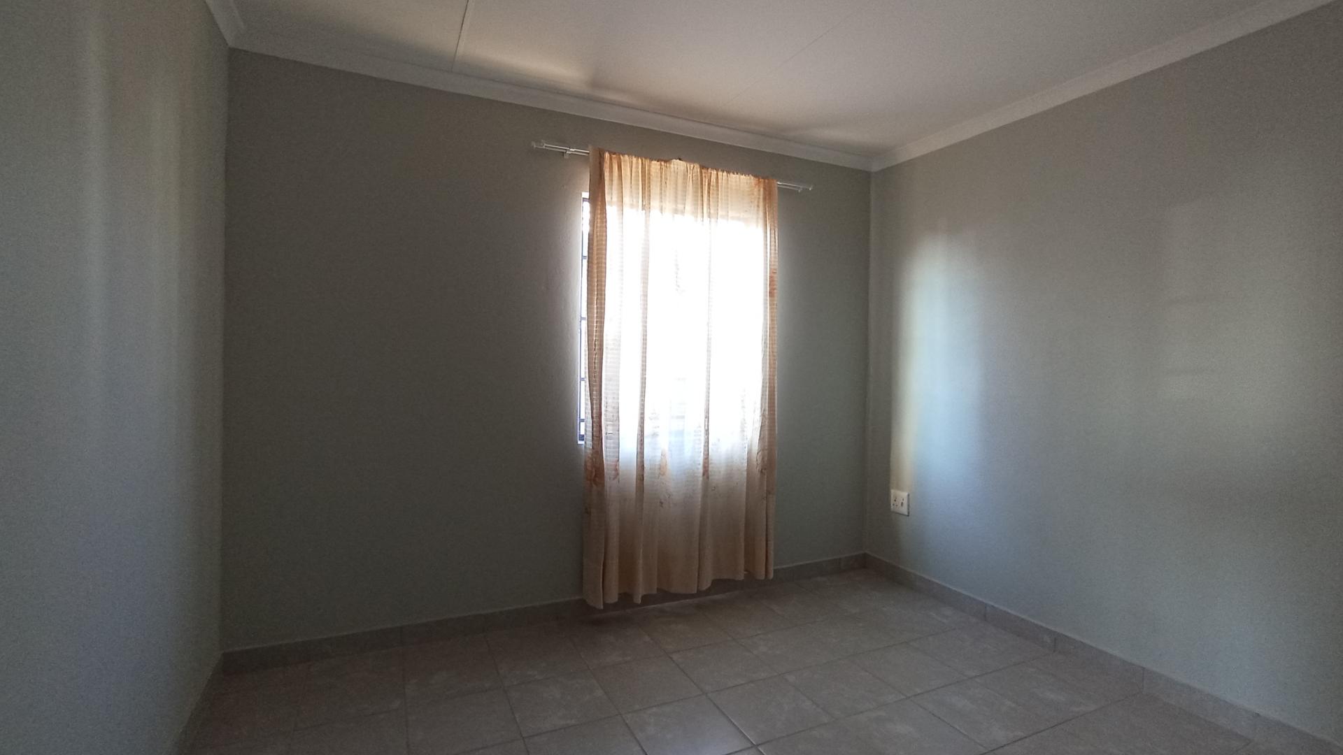 Bed Room 1 - 11 square meters of property in Glenway Estate