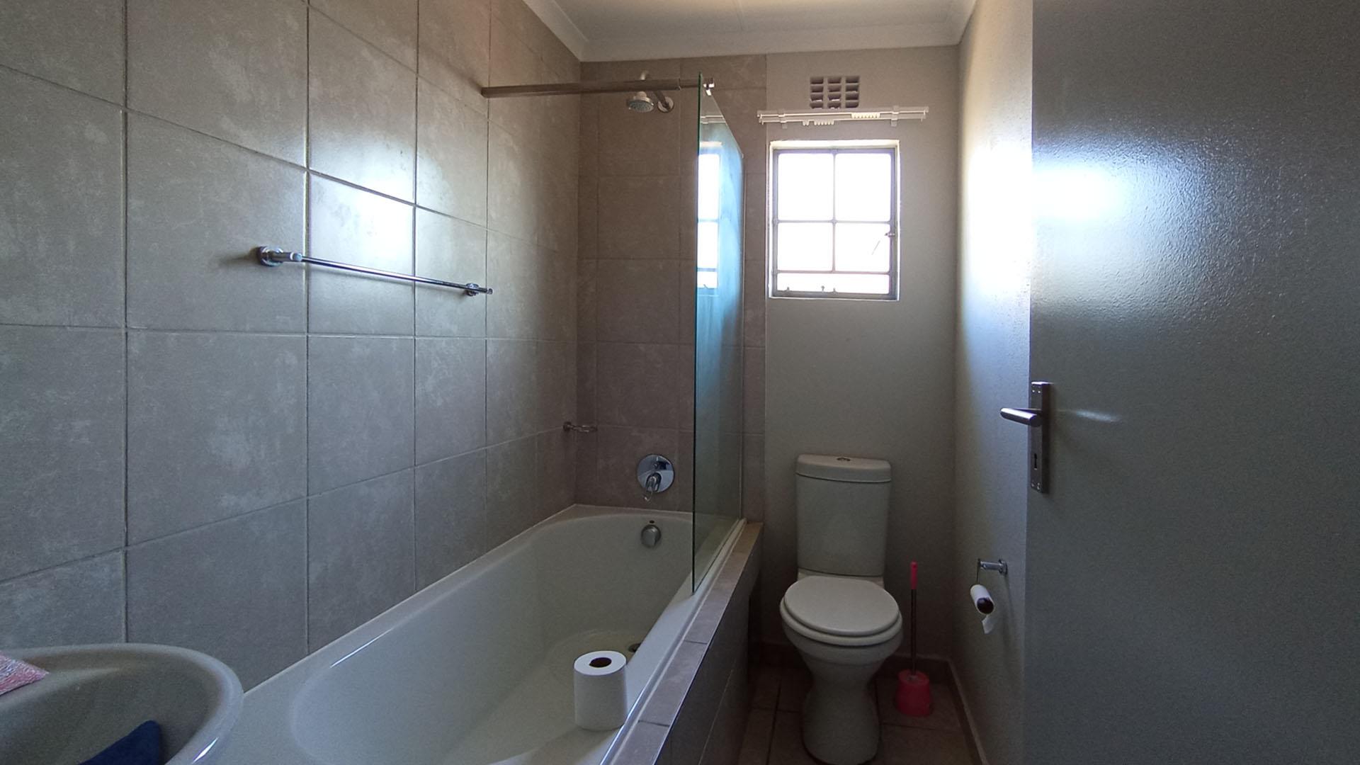 Bathroom 1 - 4 square meters of property in Glenway Estate