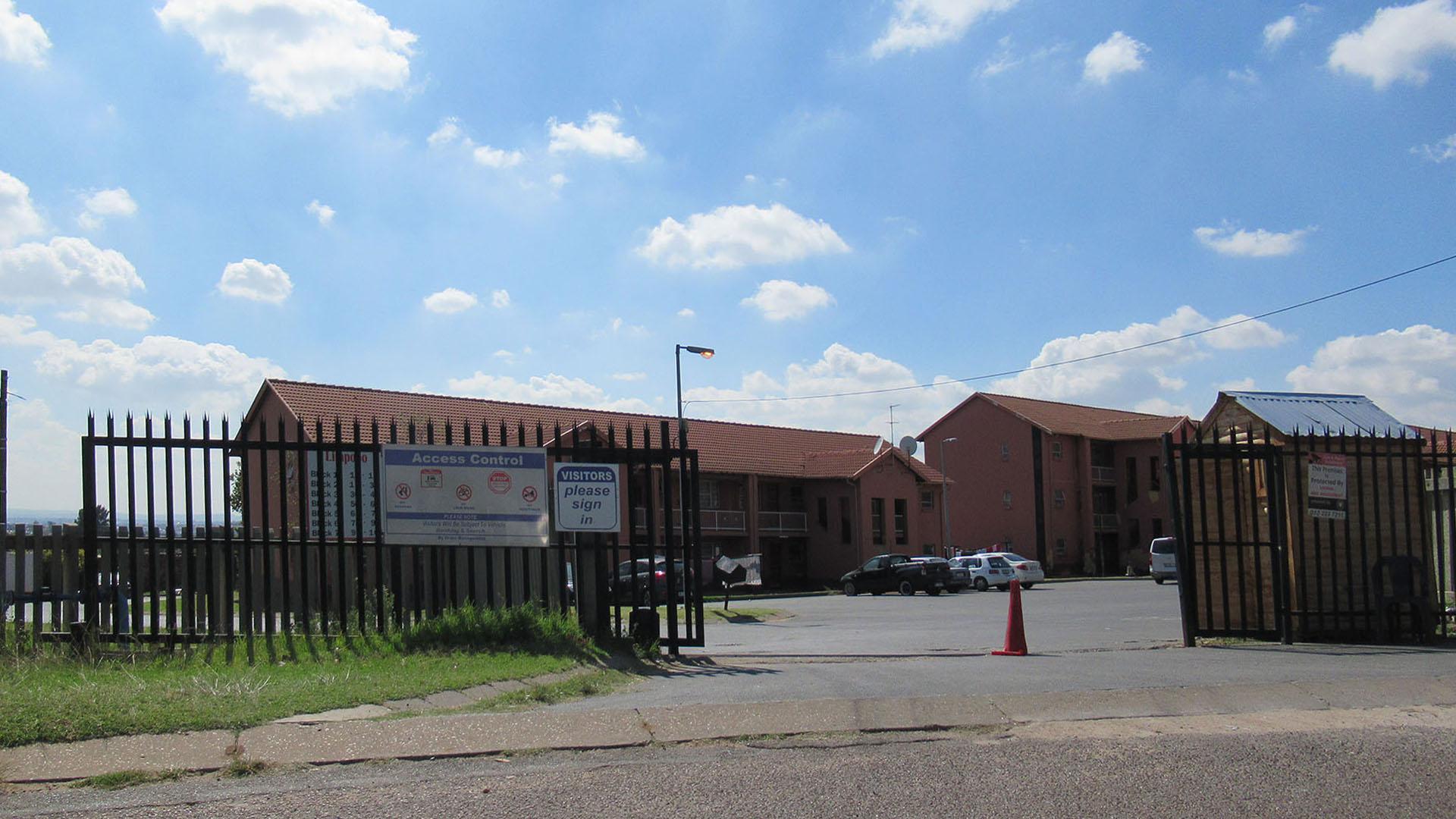 Front View of property in Commercia