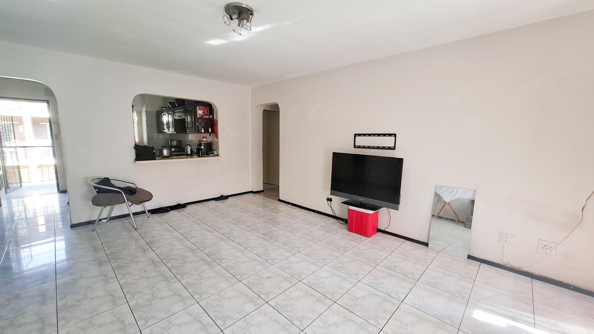 Lounges of property in Ferndale - JHB