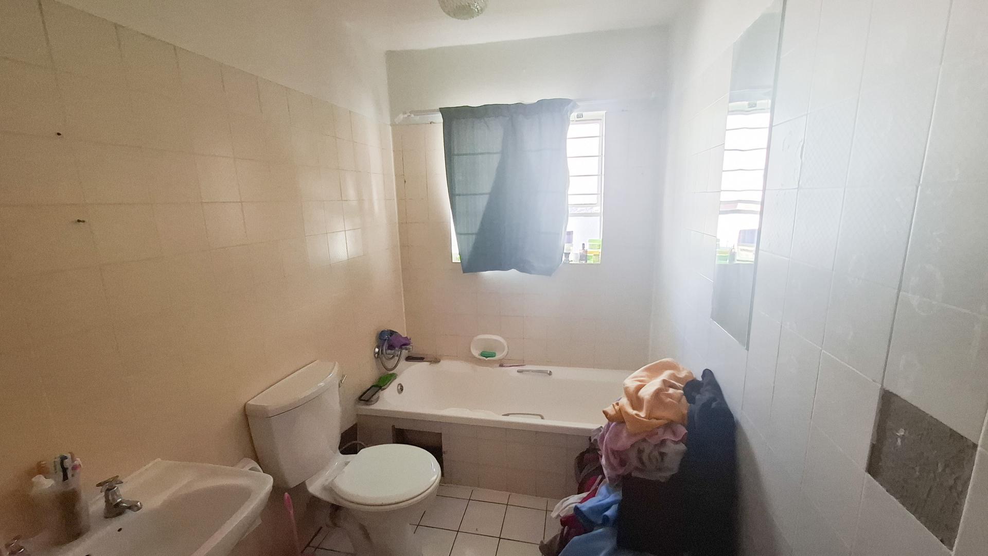 Bathroom 1 of property in Ferndale - JHB
