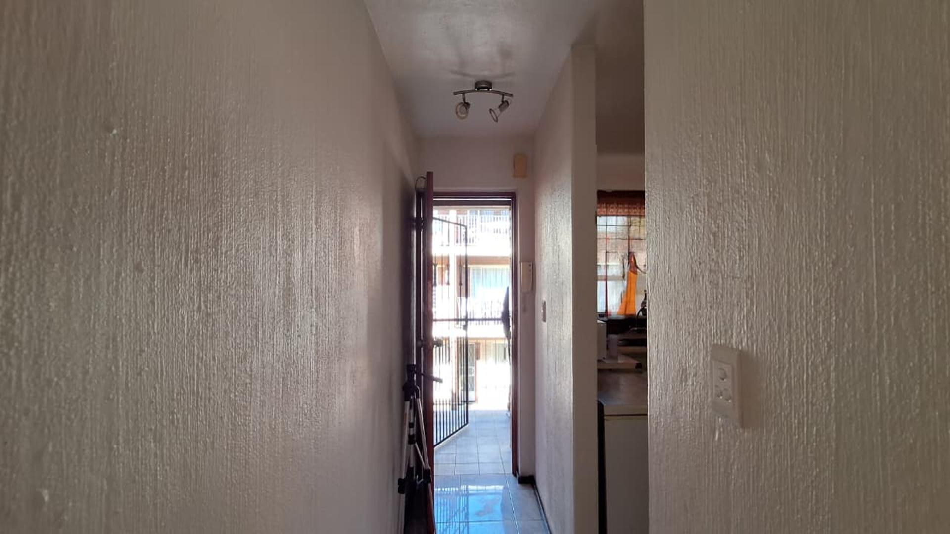 Foyer - 4 square meters of property in Ferndale - JHB