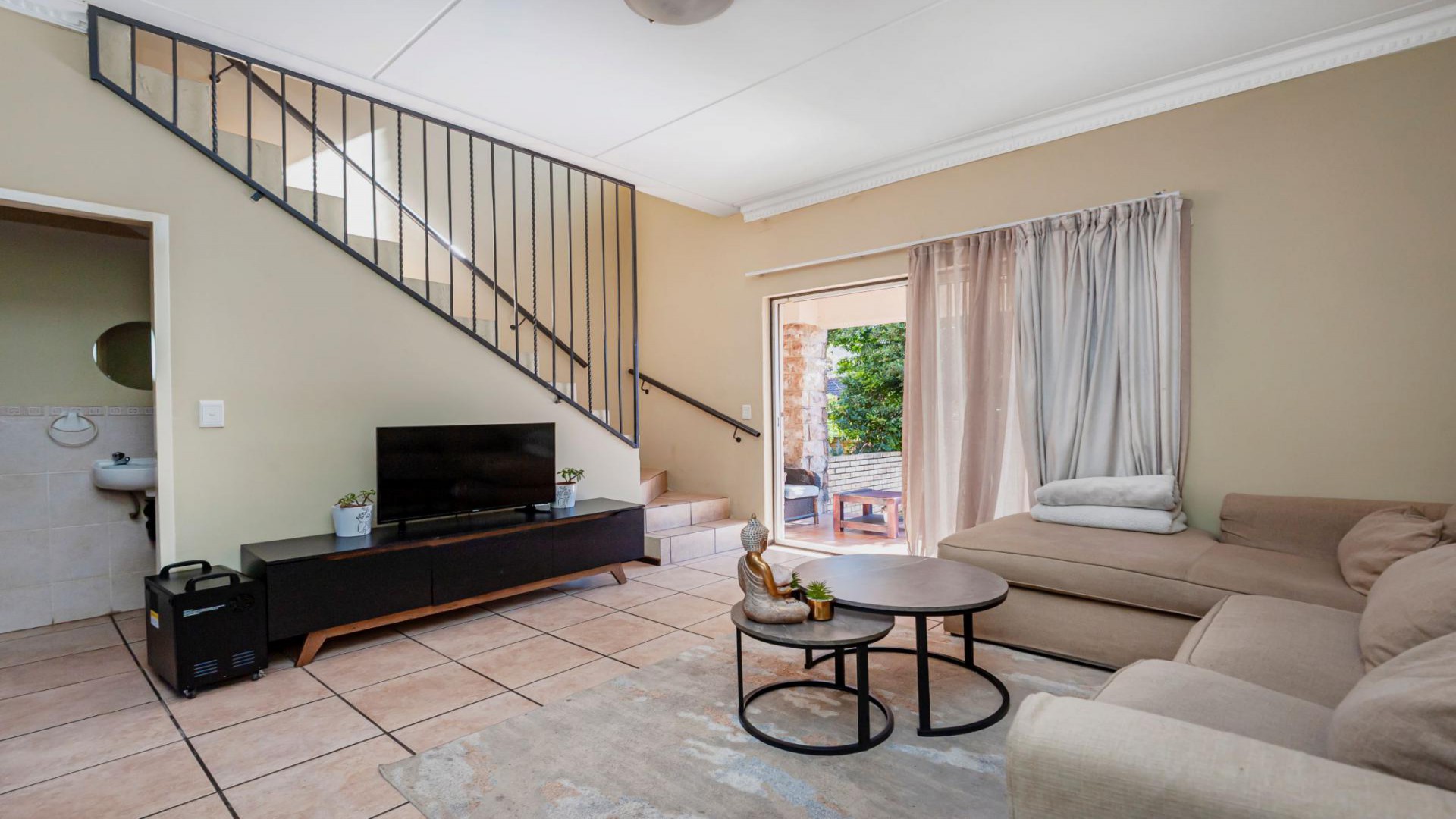 Lounges of property in Northgate (JHB)