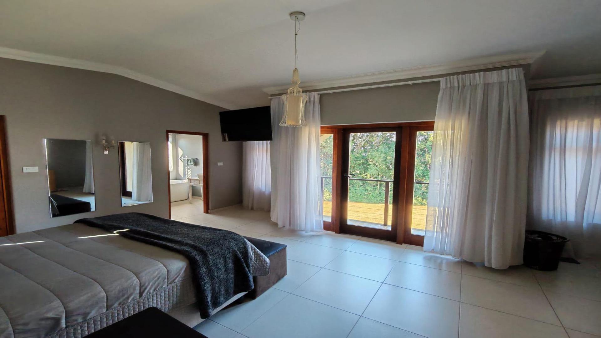Bed Room 1 of property in Dawncliffe