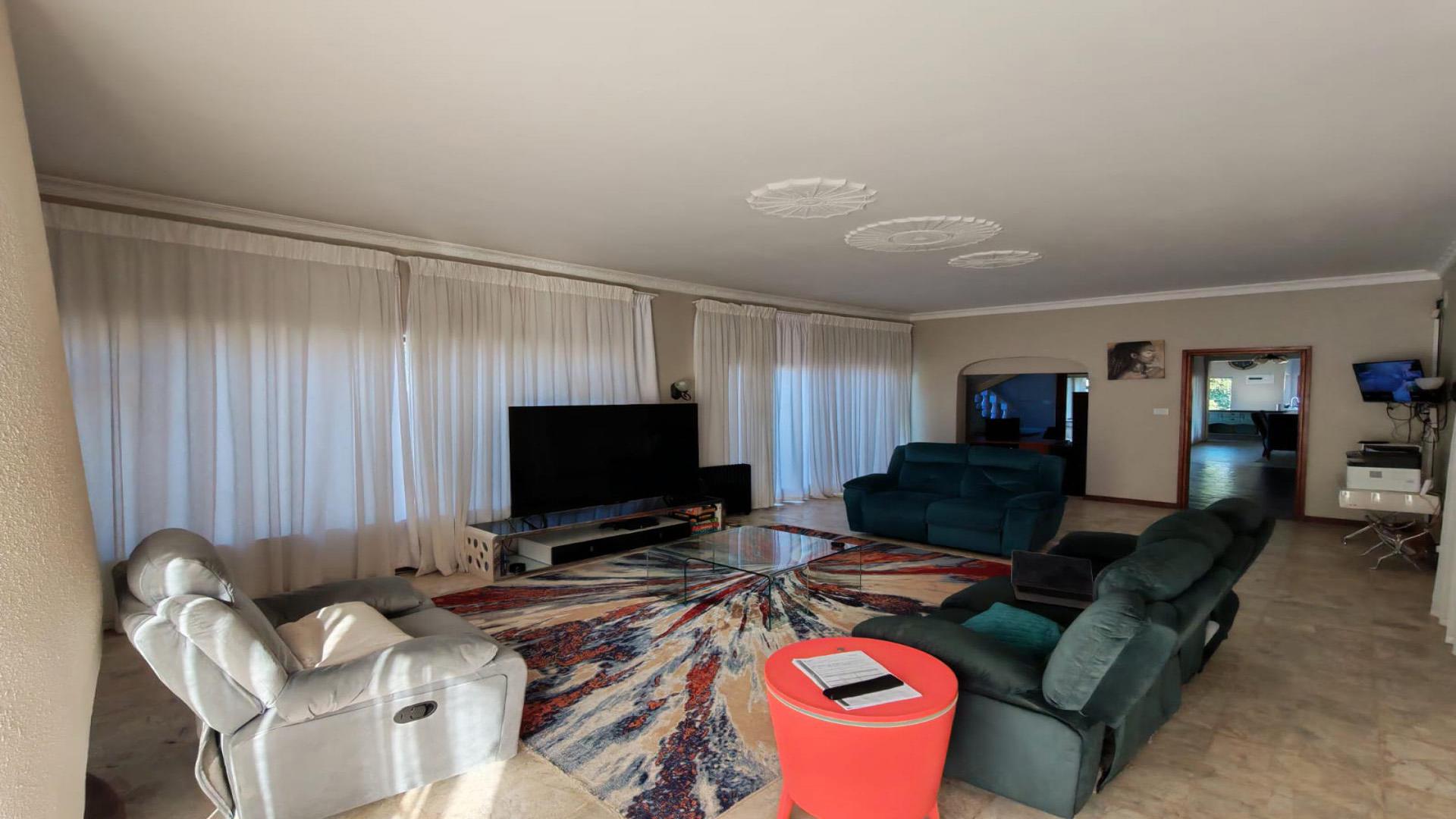 Lounges of property in Dawncliffe