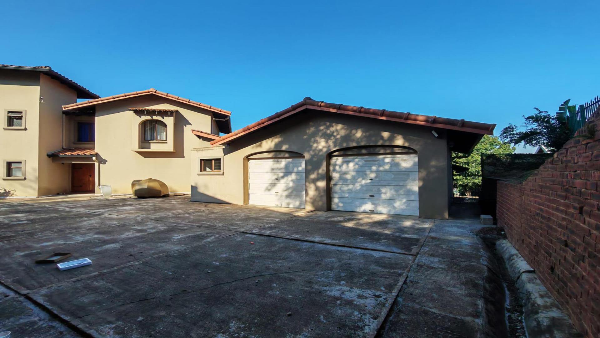 Garage of property in Dawncliffe