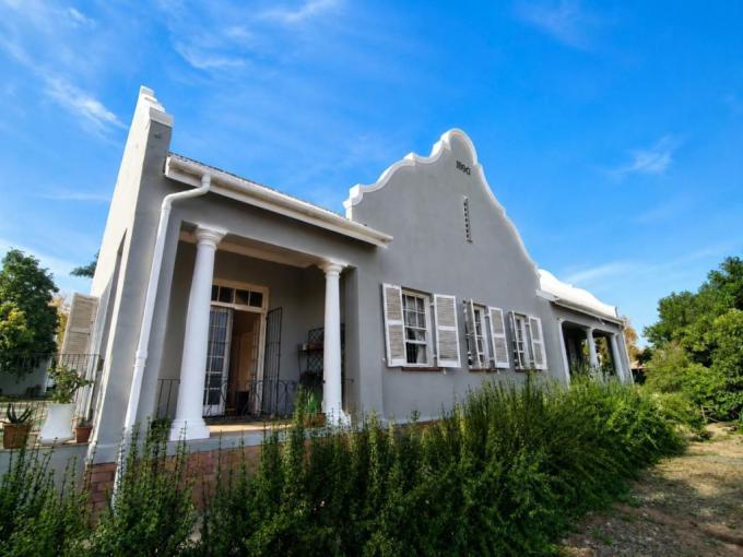 6 Bedroom House for Sale For Sale in Oudtshoorn - MR715970