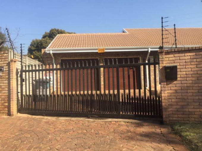 3 Bedroom House to Rent in Rooihuiskraal - Property to rent - MR715994