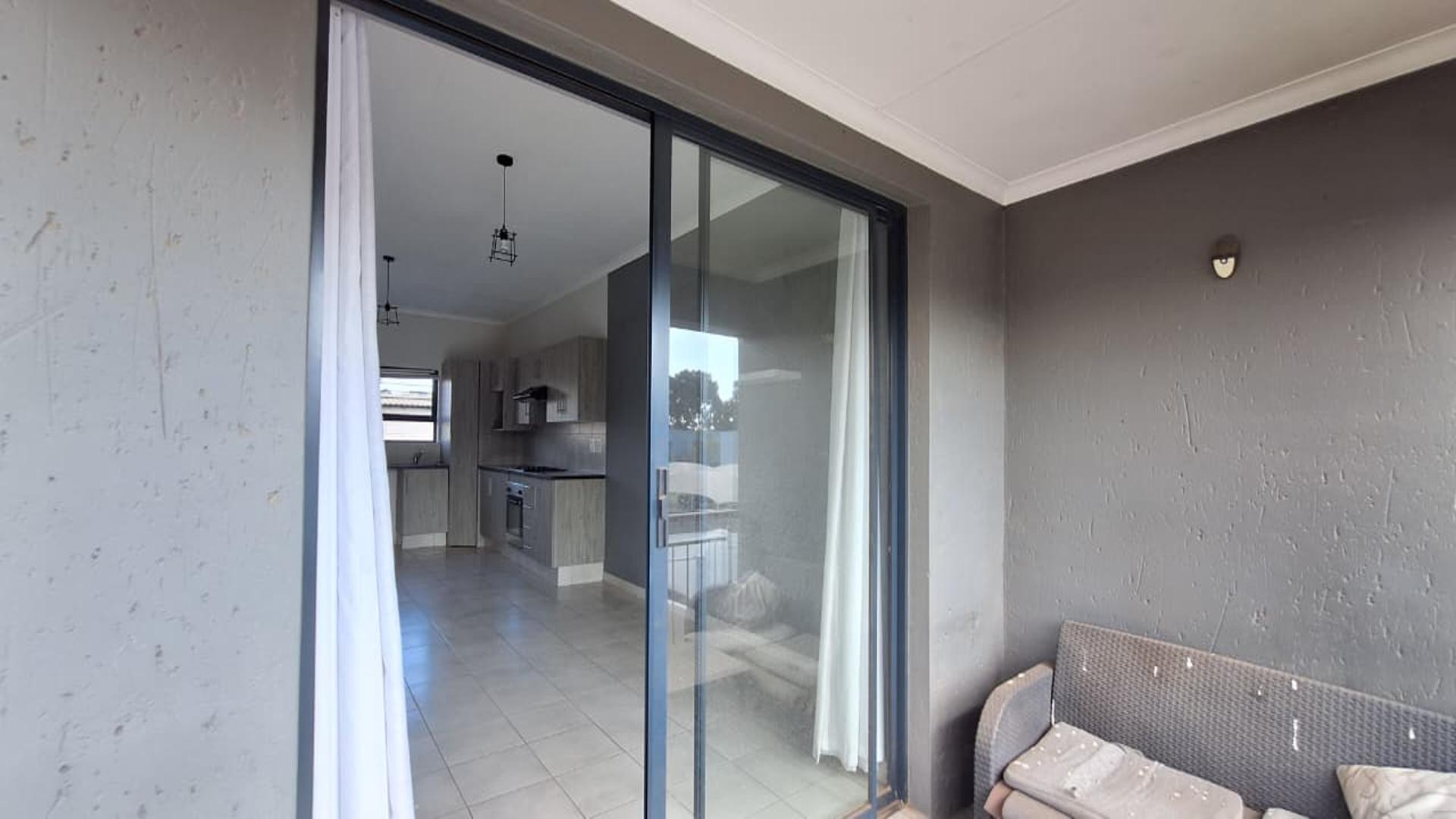 Balcony - 7 square meters of property in Benoni AH