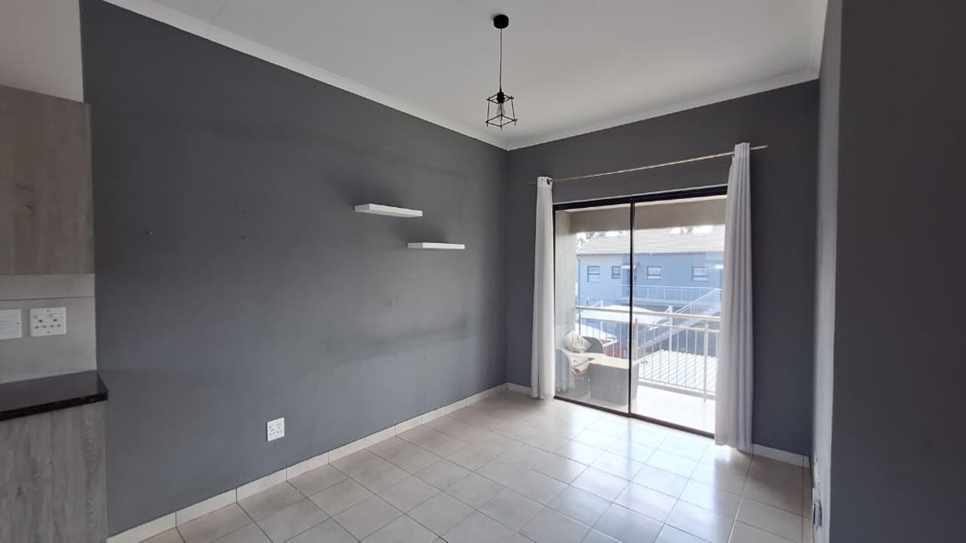 Lounges - 16 square meters of property in Benoni AH