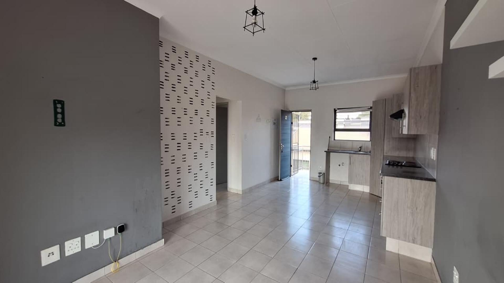 Lounges - 16 square meters of property in Benoni AH