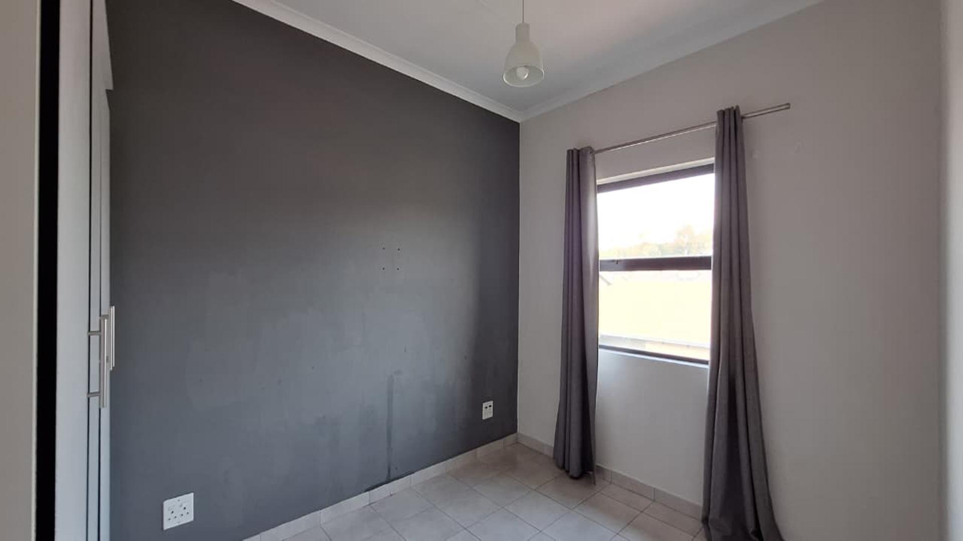 Bed Room 2 - 12 square meters of property in Benoni AH