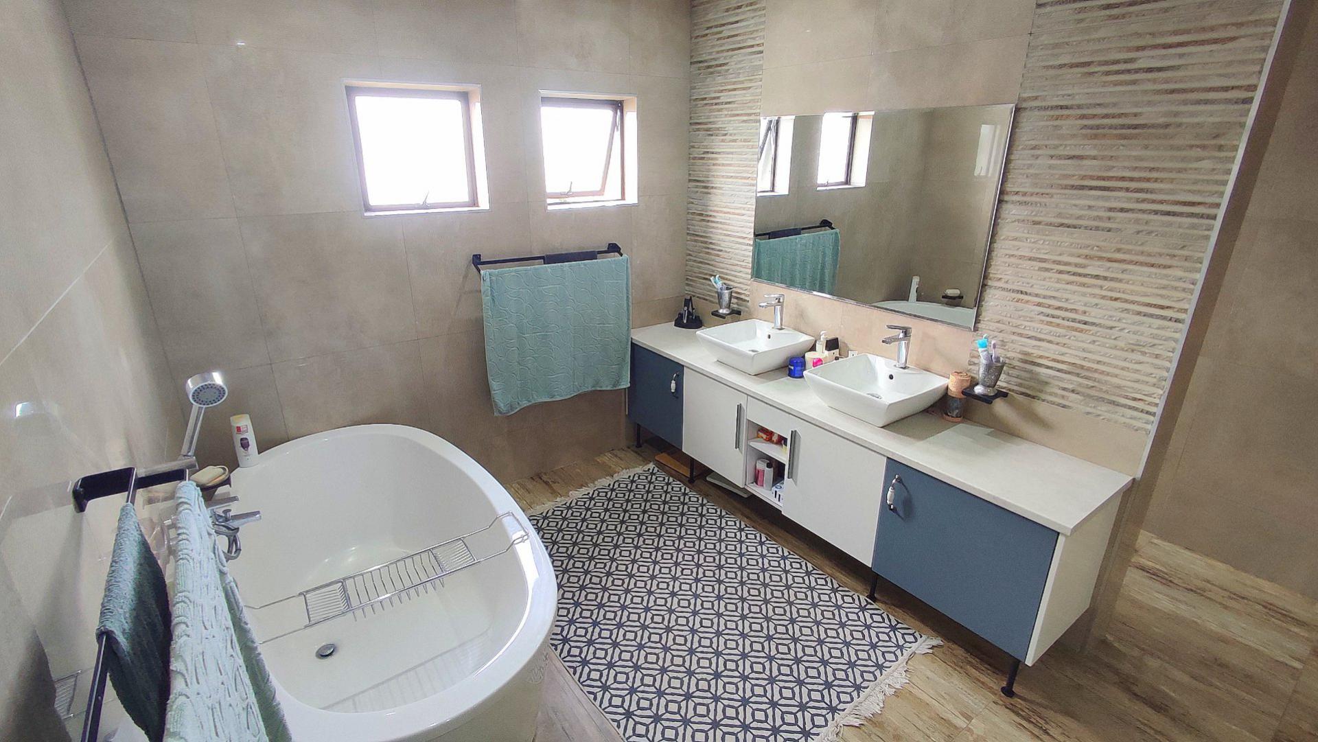  of property in Monavoni