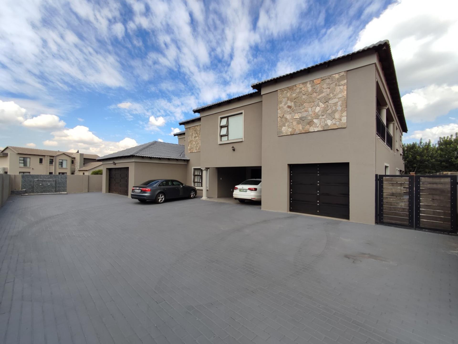  of property in Monavoni